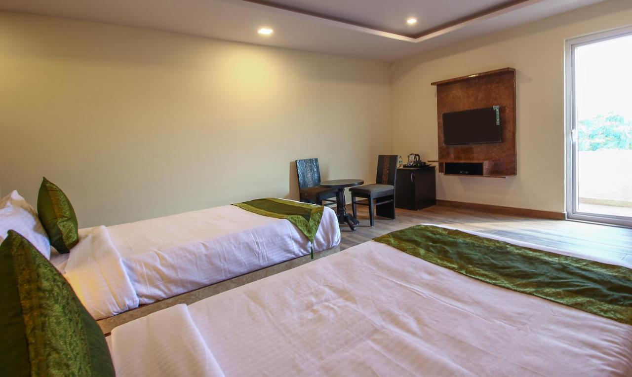 Treebo Address Inn, Banjara Hills Hyderabad Exterior foto