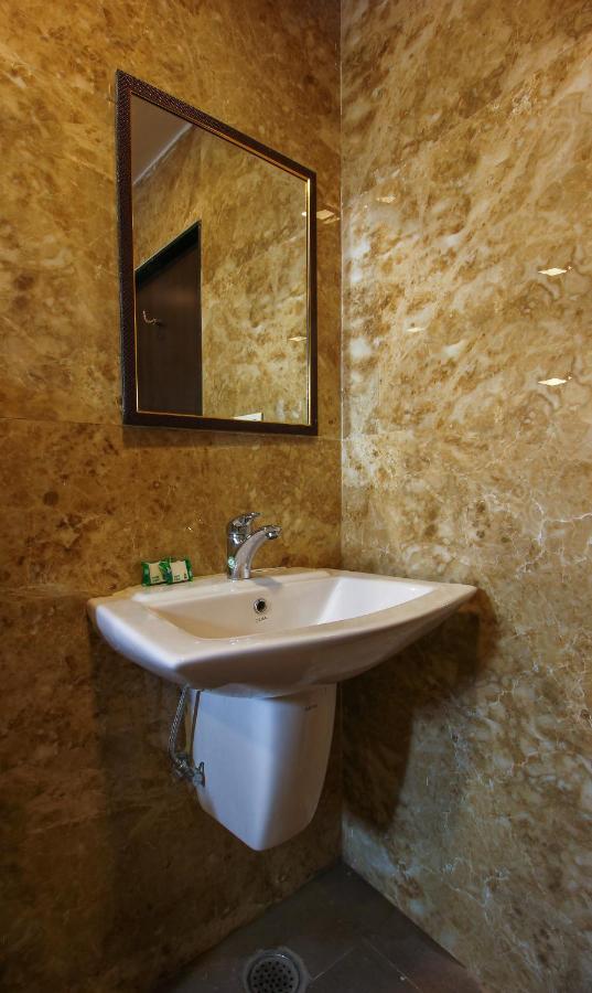 Treebo Address Inn, Banjara Hills Hyderabad Exterior foto