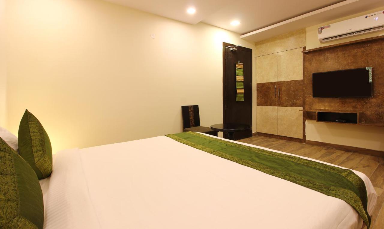 Treebo Address Inn, Banjara Hills Hyderabad Exterior foto